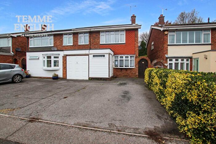 4 Bedroom End Of Terrace House For Sale In Albany Road, Wickford, SS12
