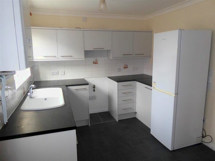 2 Bedroom SemiDetached House To Rent In Buckingham Grove, Scartho Top