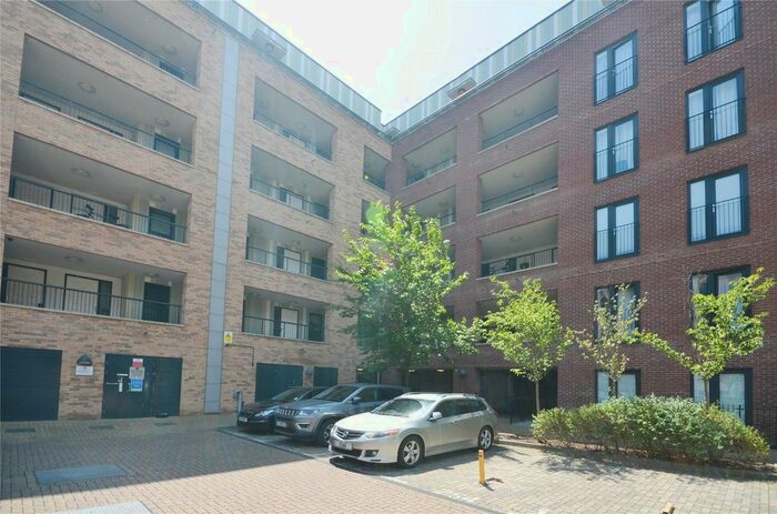 2 Bedroom Flat To Rent In Maxwell Road, Romford, RM7
