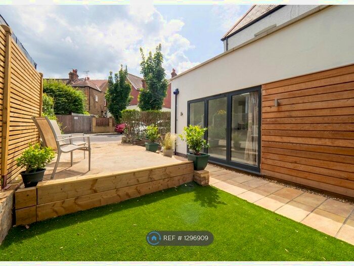 2 Bedroom Flat To Rent In Burnaby Gardens, London, W4