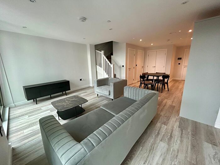 2 Bedroom Flat To Rent In Apex Lofts, Birmingham, B12