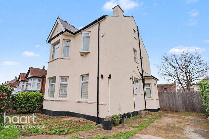 4 Bedroom Detached House For Sale In St Georges Drive, Westcliff-On-Sea, SS0