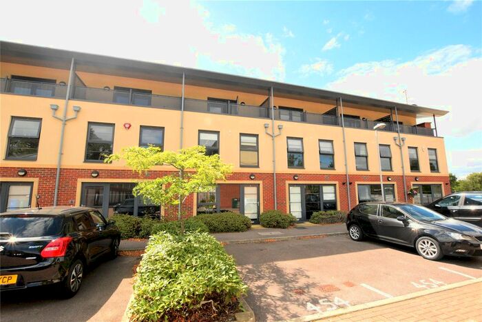 3 Bedroom Town House To Rent In Jupiter Close, Farnborough, Hampshire, GU14