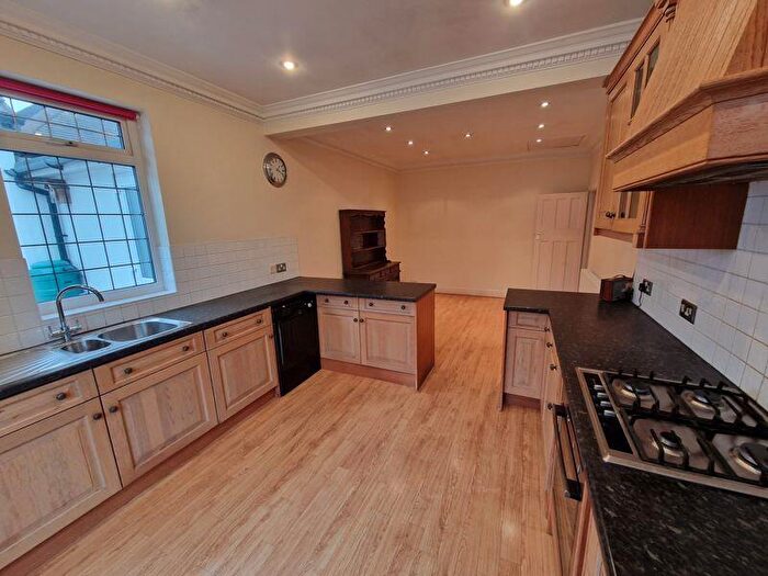 2 Bedroom Detached Bungalow For Sale In Taunton Drive, Westcliff-On-Sea, SS0