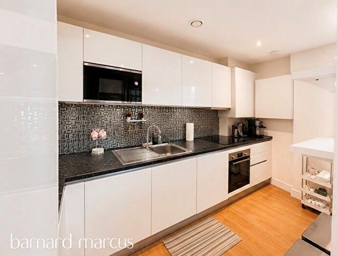 2 Bedroom Flat To Rent In Staines Road, Hounslow, TW4