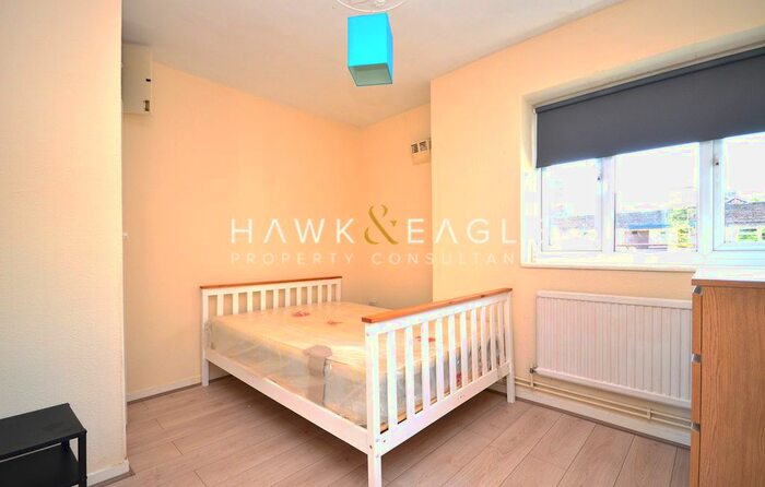 3 Bedroom Flat To Rent In Azov House, Commodore Street, Stepney Green, London, E1