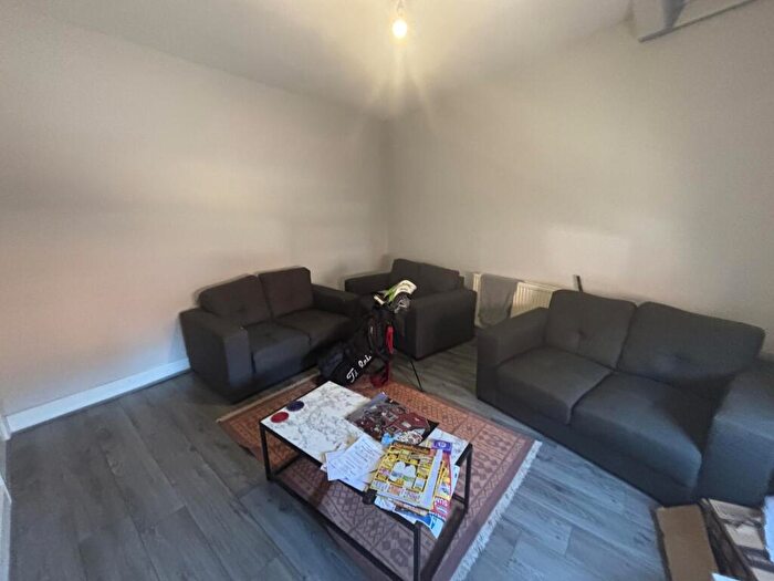 4 Bedroom House To Rent In Thornville Mount, Leeds, LS6