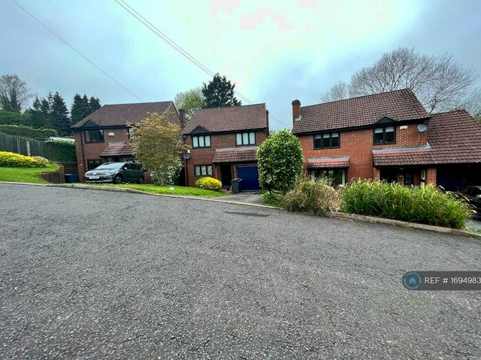 4 Bedroom Detached House To Rent In The Chimes, High Wycombe, HP12