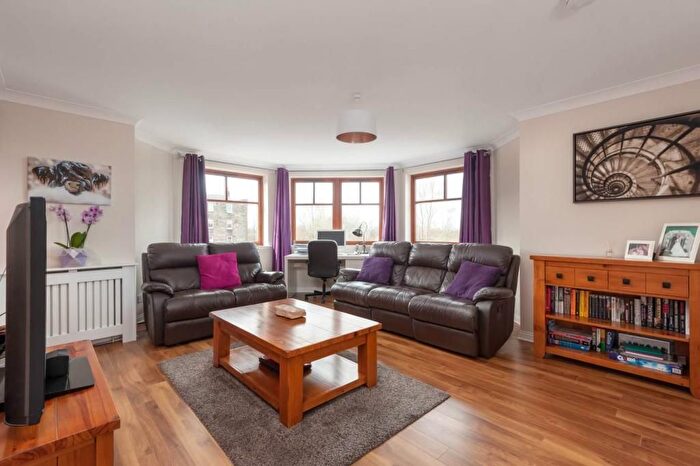 3 Bedroom Flat To Rent In West Bryson Road, Edinburgh, EH11