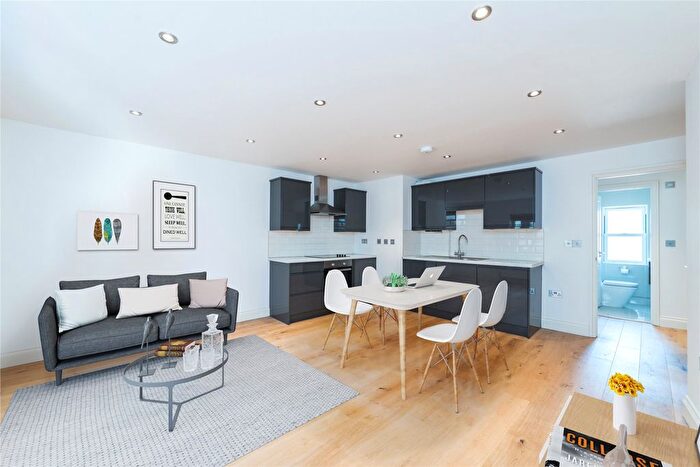 1 Bedroom Flat To Rent In Heather Place, Esher, Surrey, KT10