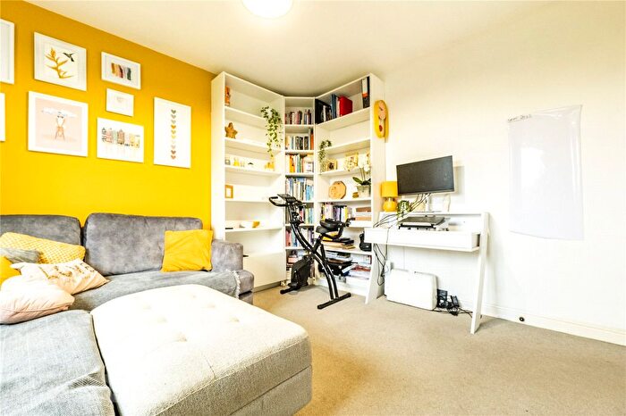 2 Bedroom Flat For Sale In Factory Lane, Milnsbridge, Huddersfield, West Yorkshire, HD3