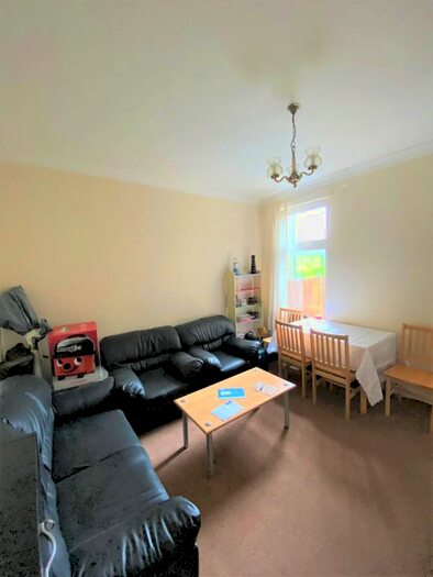 4 Bedroom Terraced House To Rent In Stanley Road, London, N11