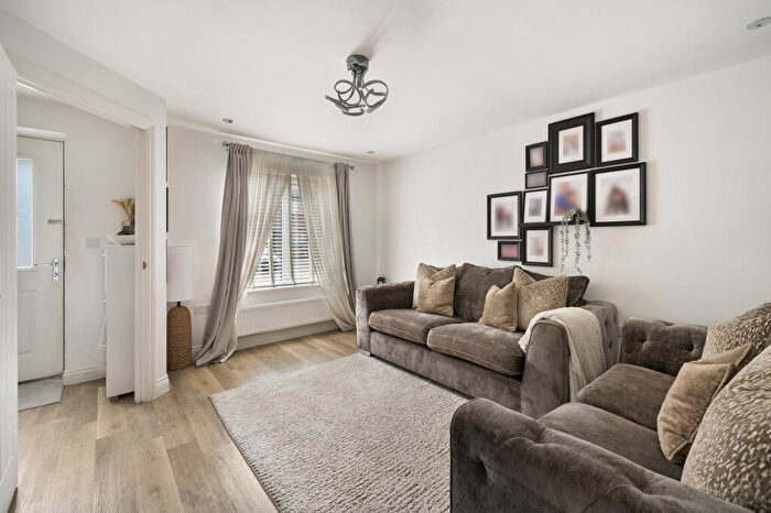 3 Bedroom Semi Detached House To Rent In Rainbow Gardens, Dartford, Kent, DA1