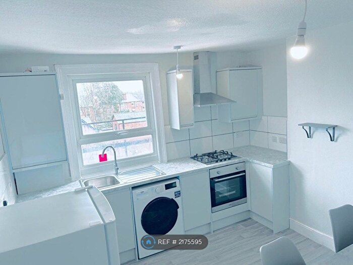 2 Bedroom Flat To Rent In Russell Street, Reading, RG1