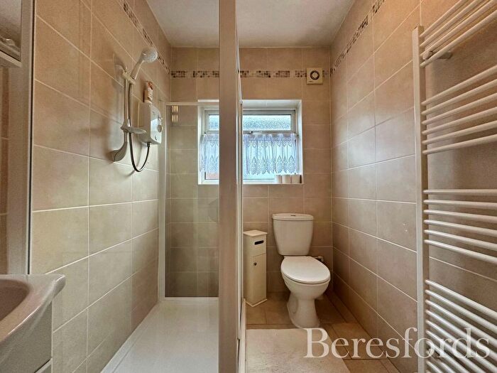 3 Bedroom Bungalow For Sale In Alma Avenue, Hornchurch, RM12