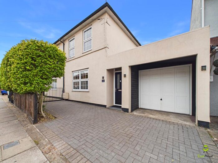 3 Bedroom Semi Detached House For Sale In Chapel Road, Bexleyheath, Kent, DA7
