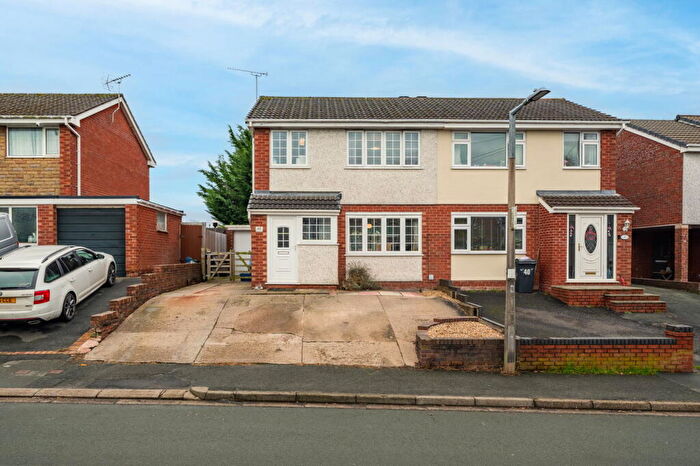 3 Bedroom Semi-Detached House For Sale In Park Avenue, Mold, Mynydd Isa, Flintshire, CH7