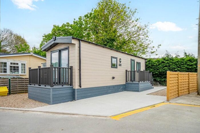 1 Bedroom Park Home For Sale In Cundall Drive, Acaster Malbis, York, YO23