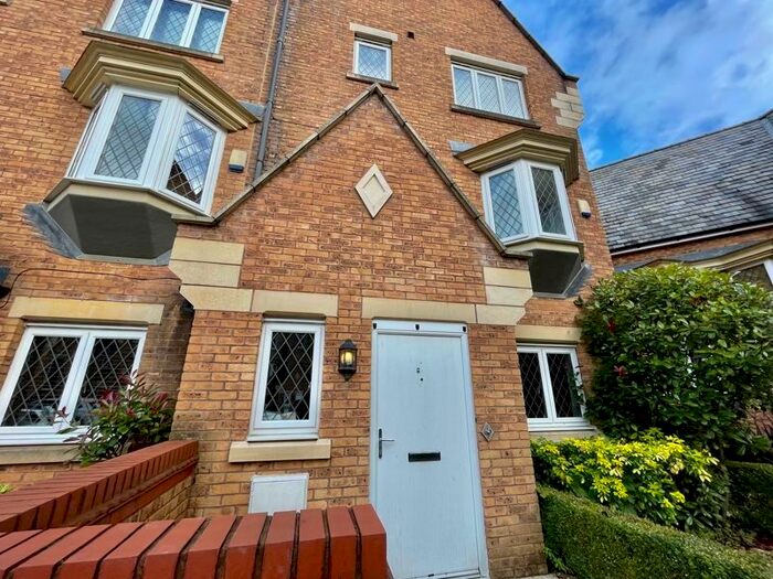 4 Bedroom Property To Rent In Reeceton Gardens, Heaton, Bolton, Lancashire, BL1