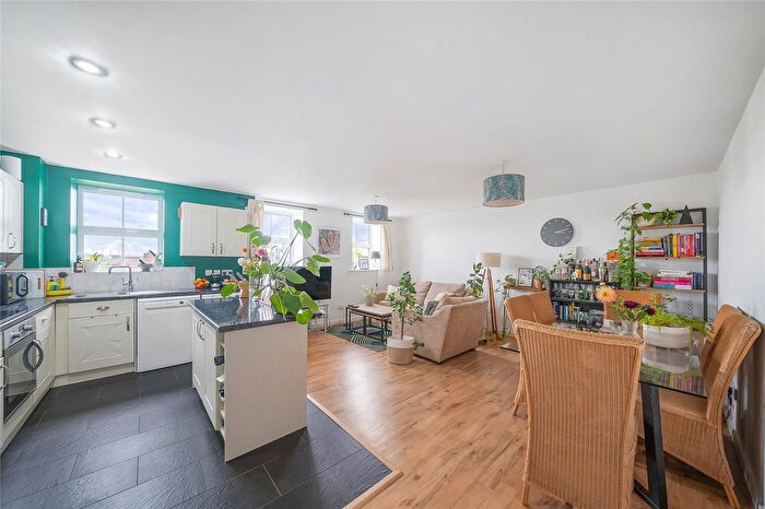 2 Bedroom Flat For Sale In Clapham Park Road, London, SW4