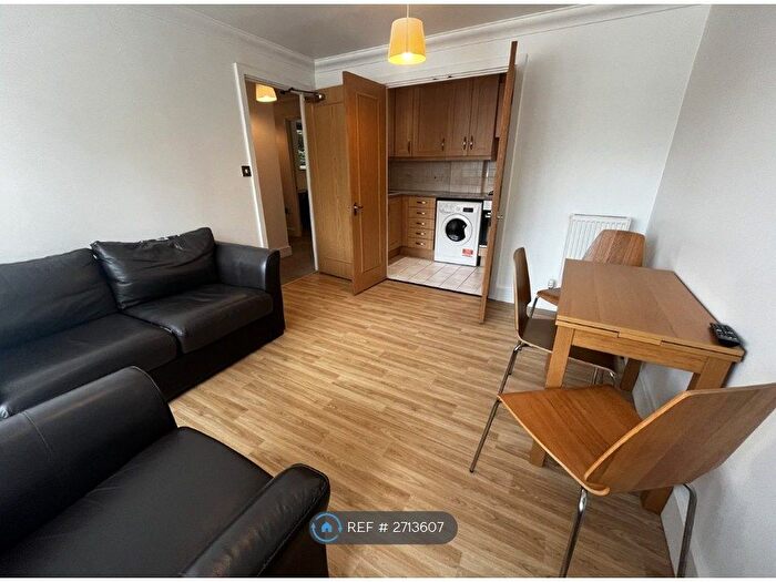 3 Bedroom Flat To Rent In Cross Street, Winchester, SO23