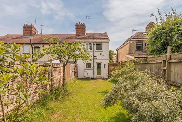 2 Bedroom End Of Terrace House To Rent In Hill Road, London, N10