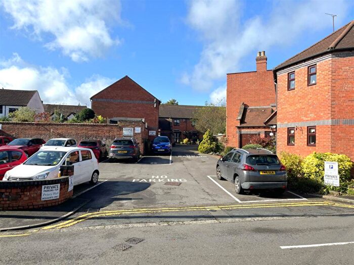 1 Bedroom Flat For Sale In Priory Walk, Cross Street, Warwick, CV34