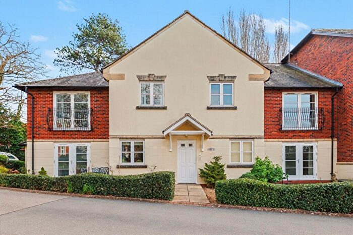 2 Bedroom Flat For Sale In Lucas Court, Leamington Spa, CV32