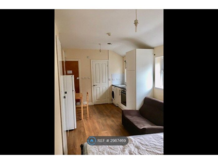 Studio To Rent In Trundleys Road, London, SE8