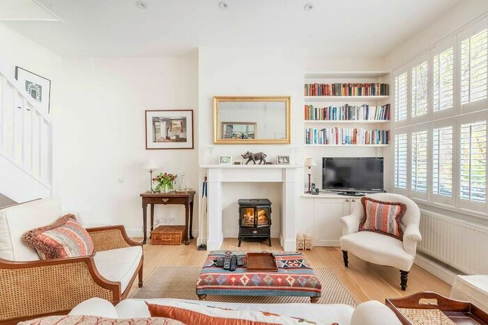 2 Bedroom Property To Rent In Warwick Square Mews, Pimlico, London, SW1V