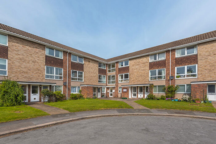 2 Bedroom Flat To Rent In Pulker Close, Oxford, OX4