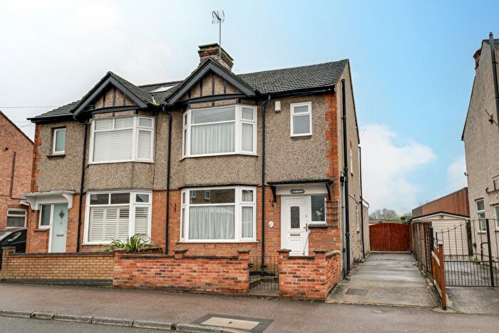 3 Bedroom Semi-Detached House For Sale In Billington Road, Leighton Buzzard, LU7