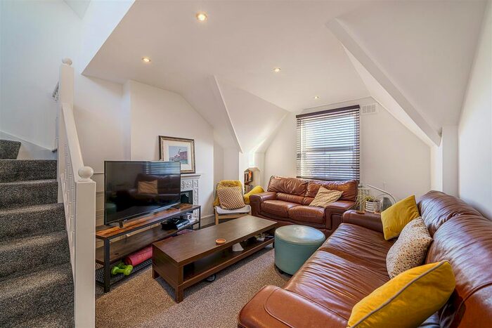 3 Bedroom Flat To Rent In Knights Hill, West Norwood SE27