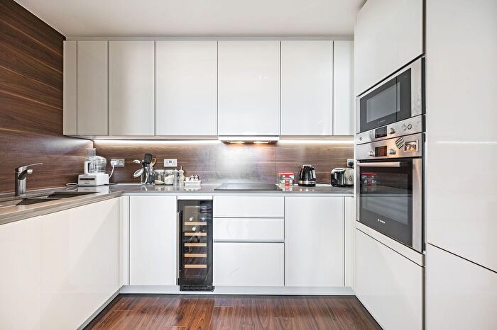 1 Bedroom Flat To Rent In Devan Grove, Finsbury Park, London, N4