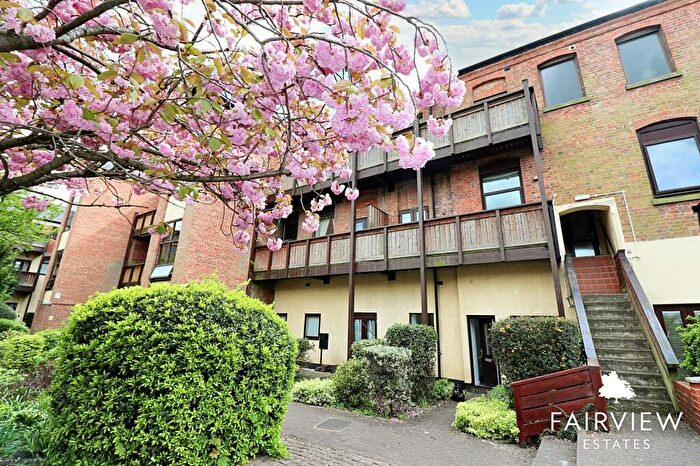 2 Bedroom Flat To Rent In Leen Court, Nottingham, NG7