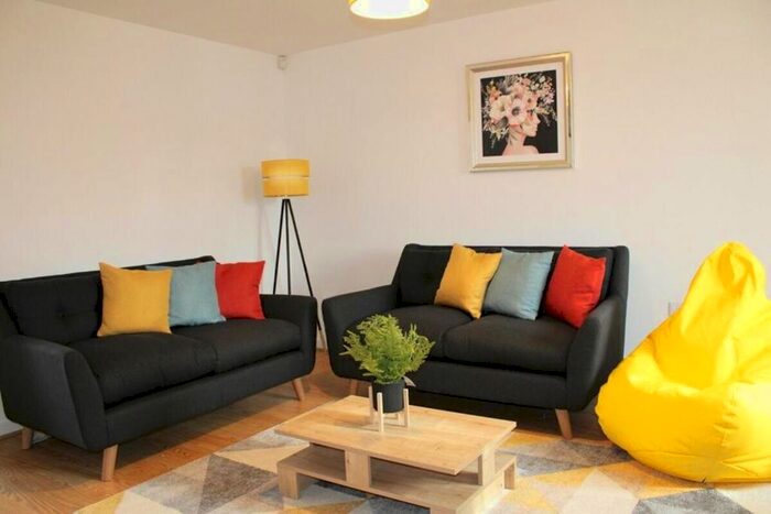 3 Bedroom Flat To Rent In Grebe Court, Cambridge, CB5