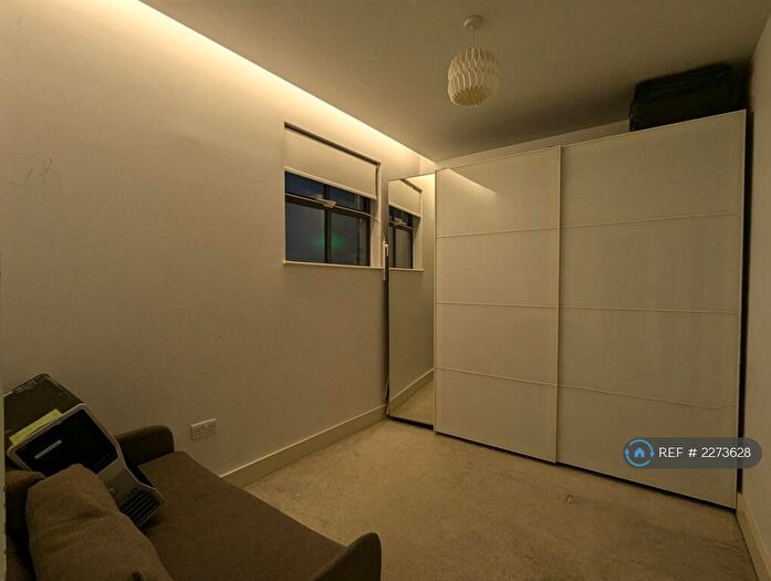 3 Bedroom Flat To Rent In The Textile Building, London, E9