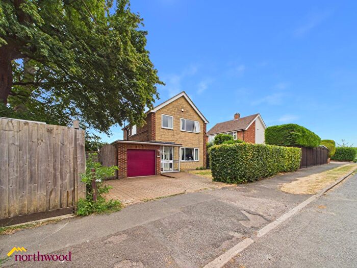 3 Bedroom Detached House For Sale In Sinclair Avenue, Banbury, OX16