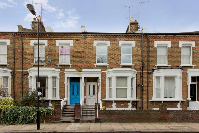3 Bedroom Flat To Rent In Thorngate Road, London, W9