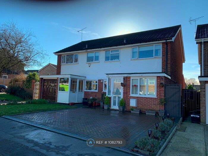 4 Bedroom Semi-Detached House To Rent In Gumping Road, Orpington, BR5