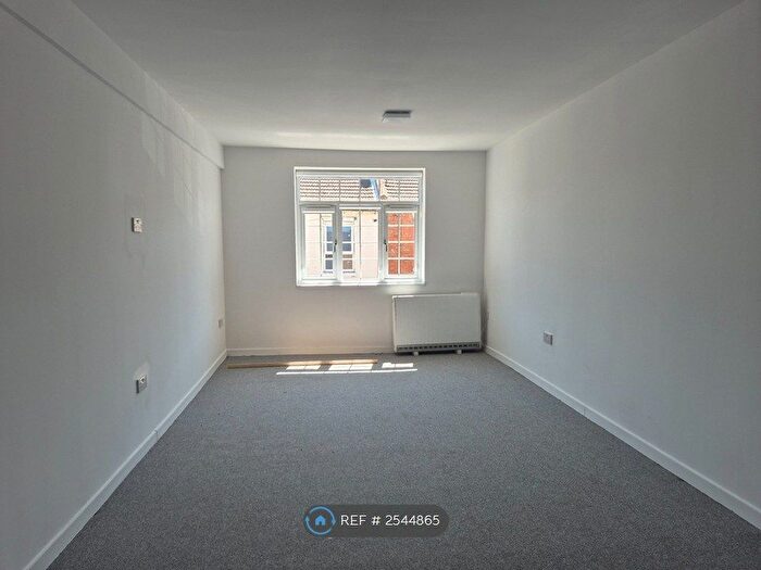 2 Bedroom Flat To Rent In Abbott House, Northampton, NN1