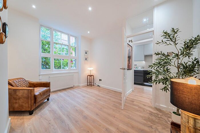 1 Bedroom Flat For Sale In Clerkenwell Road, London, EC1R