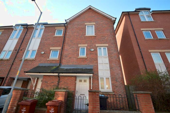 4 Bedroom House To Rent In Mackworth Street, Hulme, Manchester, M15