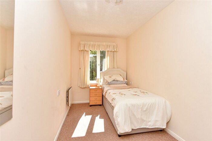 2 Bedroom Flat For Sale In Barkers Court, Sittingbourne, Kent, ME10