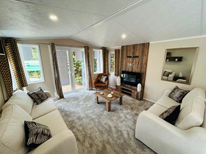 2 Bedroom Mobile/park Home For Sale In Ivyhouse Lane, Hastings, TN35