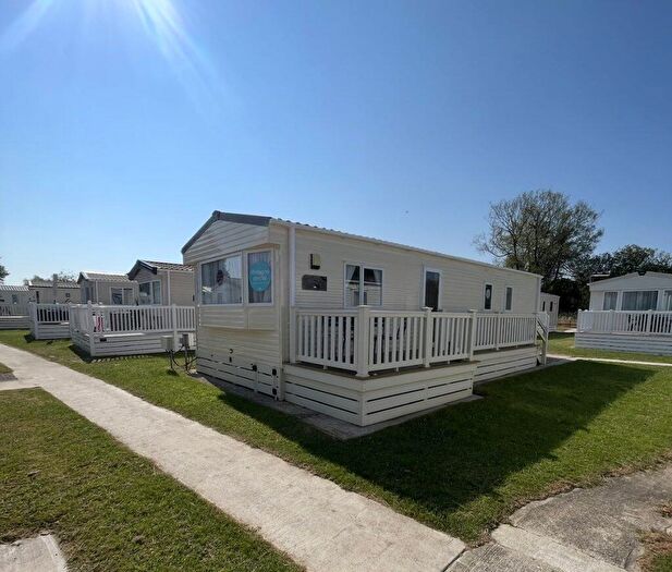 2 Bedroom Park Home For Sale In Hoburne Cotswold, GL7