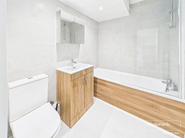 2 Bedroom Flat To Rent In Valley Drive, London, NW9