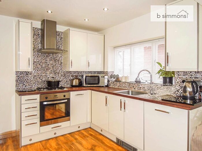 3 Bedroom Bungalow To Rent In Langley Road, Langley, Slough, SL3