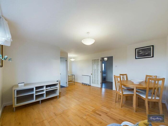 2 Bedroom Flat To Rent In Harlinger Street, Woolwich, London, SE18