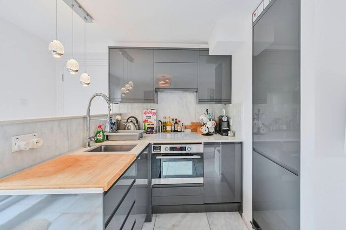 1 Bedroom Flat To Rent In Odhams Walk, , Covent Garden, London H, WC2